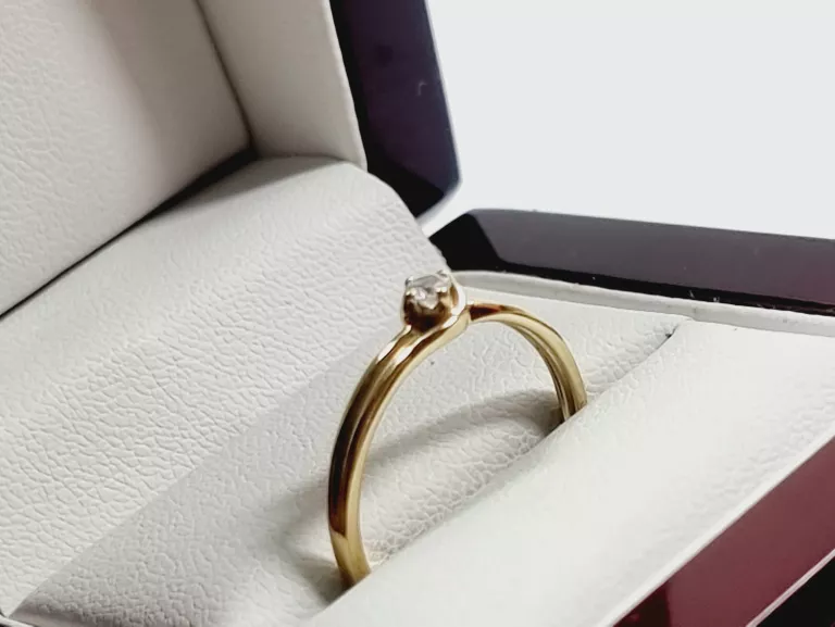 zloty-pierscionek-z-brylantem-w145-pr-585-material-15835-2