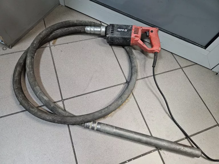 YATO YT-82600 WIBRATOR ZAGĘSZCZARKA DO BETONU 1200W + BUŁAWA 3M