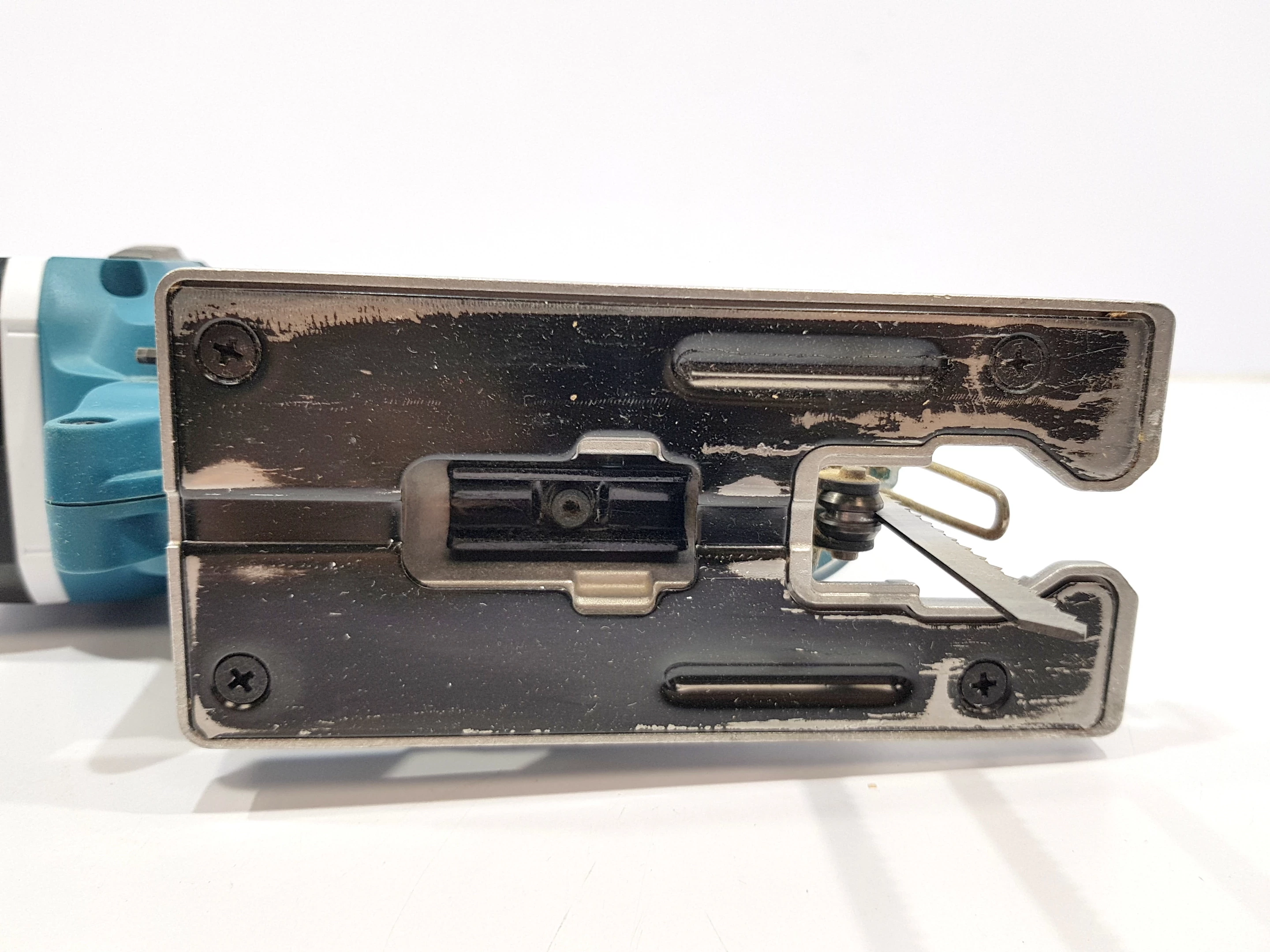 wyrzynarka-makita-jv183d-mocowanie-brzeszczotu-205041-222245