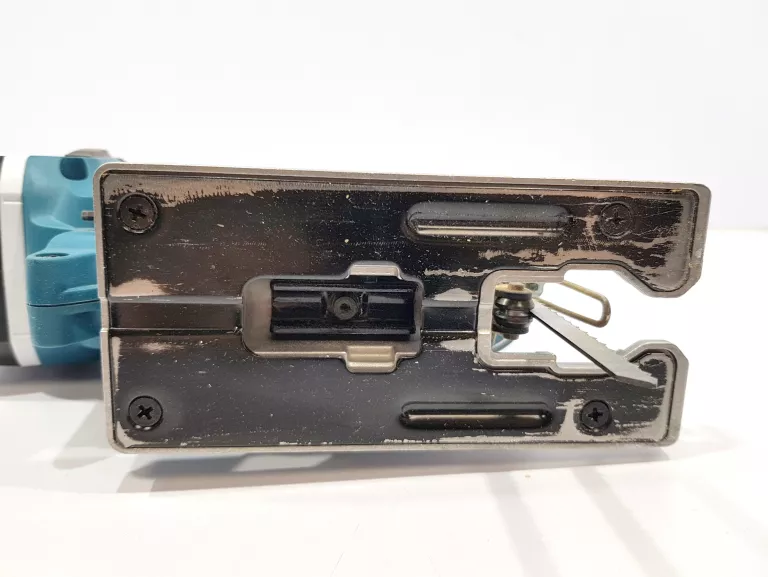 wyrzynarka-makita-jv183d-mocowanie-brzeszczotu-205041-222245