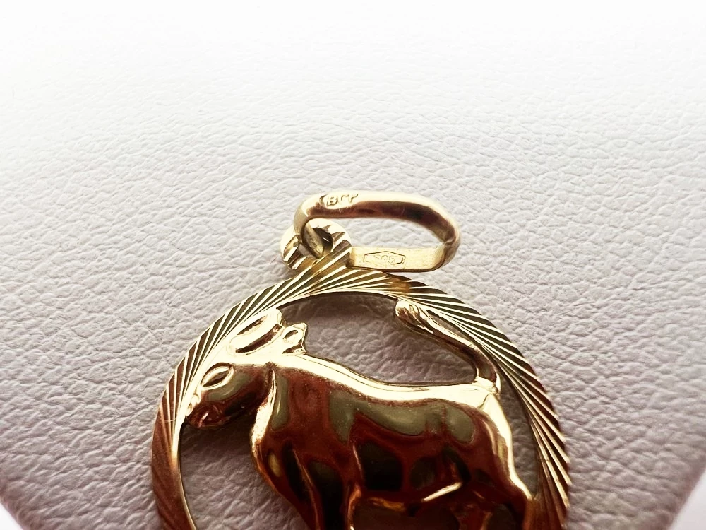 zlota-zawieszka-znak-zodiaku-byk-p585081g2cm-material-dominujacy-223721-131072