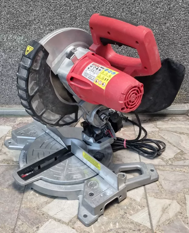 PIŁA UKOŚNICA Z LASEREM HECHT 813 - 210MM MOC 1400 W