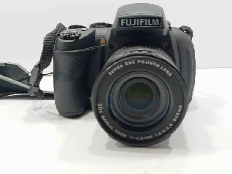 FUJIFILM HS 30