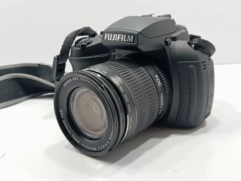 FUJIFILM HS 30