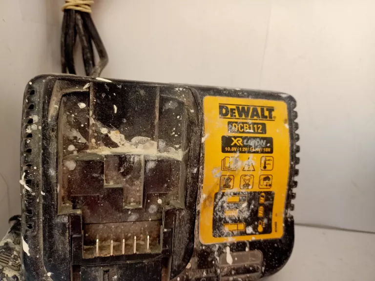 LASER KRZYŻOWY DEWALT DCE089G + AKUMULATOR CZERWONY LASER W SKRZYNCE