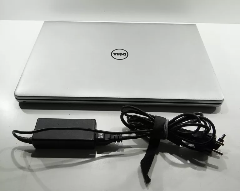 LAPTOP DELL 17 CALI I5-6200 RADEON R5 8GB/1TB/WIN10