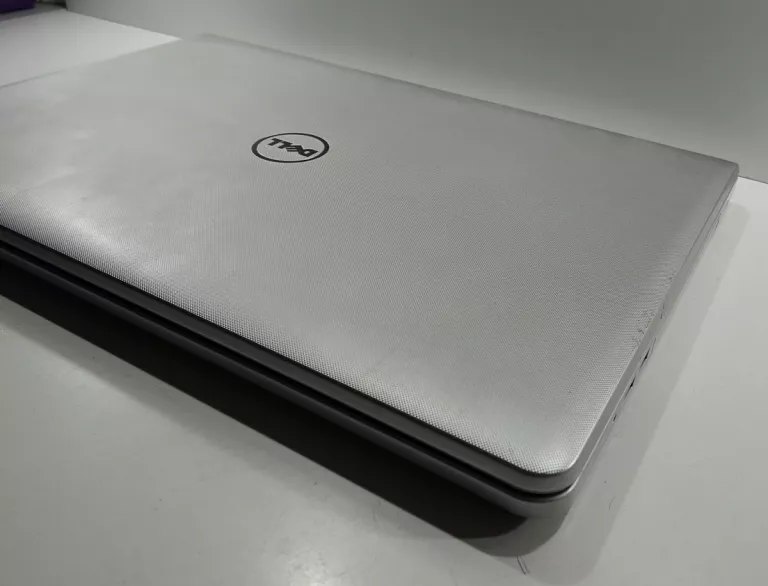 LAPTOP DELL 17 CALI I5-6200 RADEON R5 8GB/1TB/WIN10