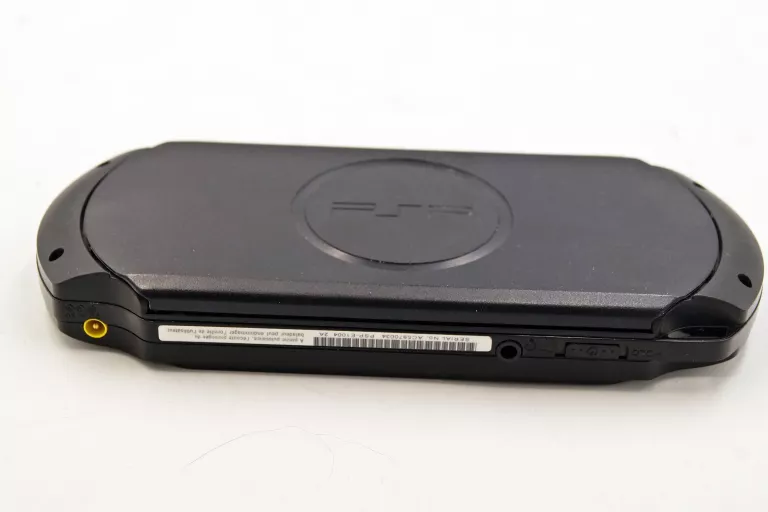 KONSOLA PSP STREET E1004 + PUDEŁKO + GRA + INSTRUKCJA (BRAK ŁADOWARKI)