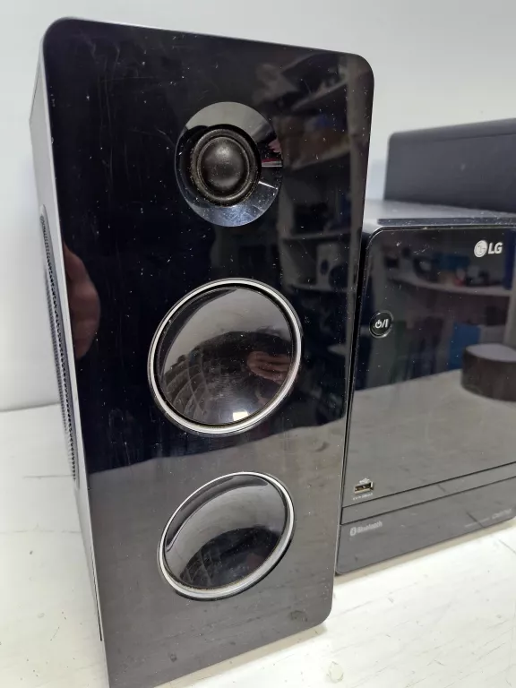 WIEŻA LG CM2760 Z GŁOŚNIKAMI