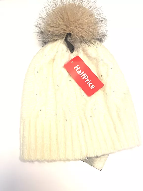 JASNA CZAPKA Z POMPONEM DKNY