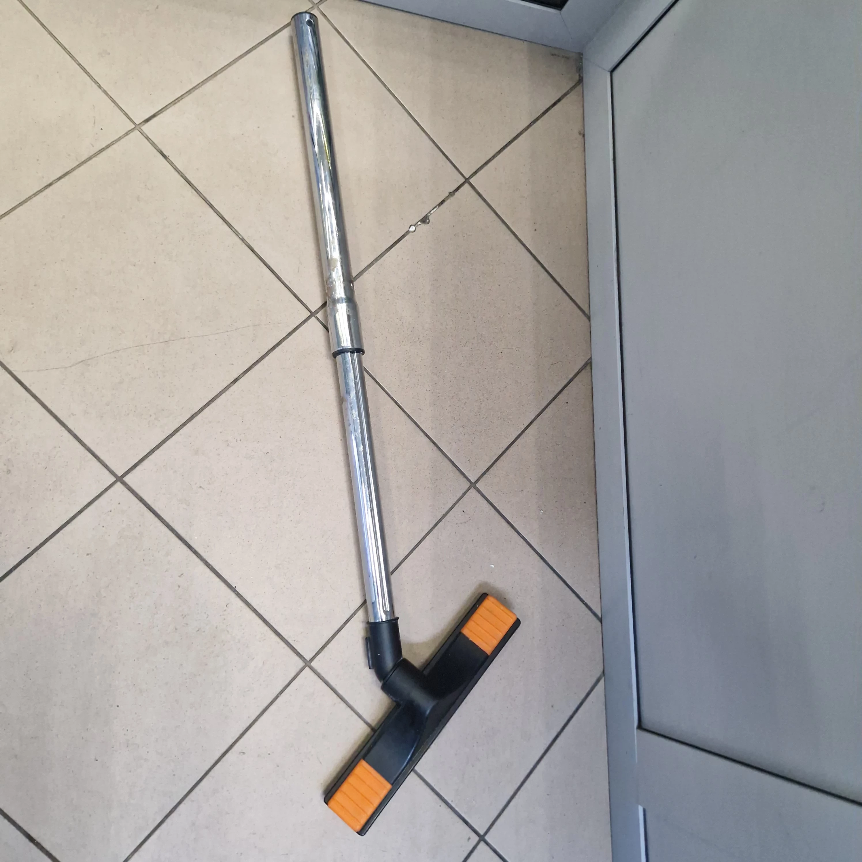 odkurzacz-pansam-a63040-1600w-30l-pojemnosc-zbiornika-3000