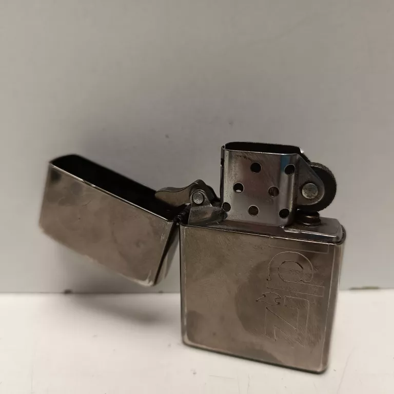 ZAPALNICZKA ZIPPO W PUDEŁKU