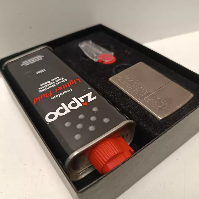 ZAPALNICZKA ZIPPO W PUDEŁKU