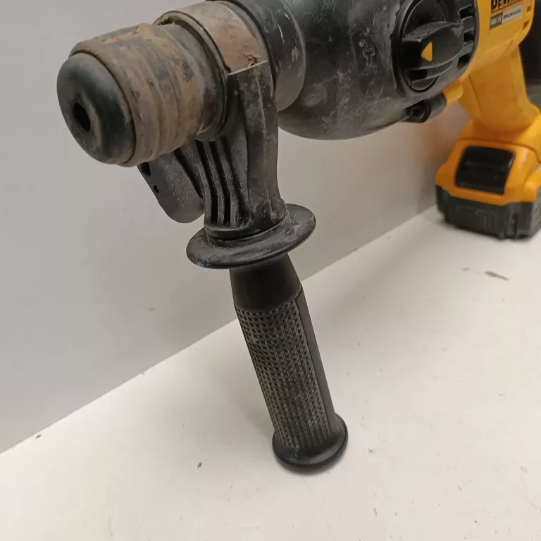 MŁOTOWIERTARKA DEWALT DCH133 + BATERIA 5.0