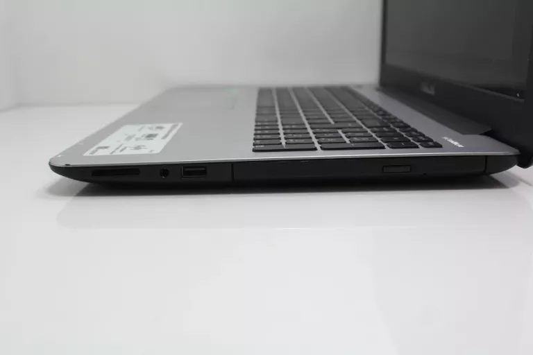 LAPTOP ASUS F555L I7 8GB/1TB + ZAS