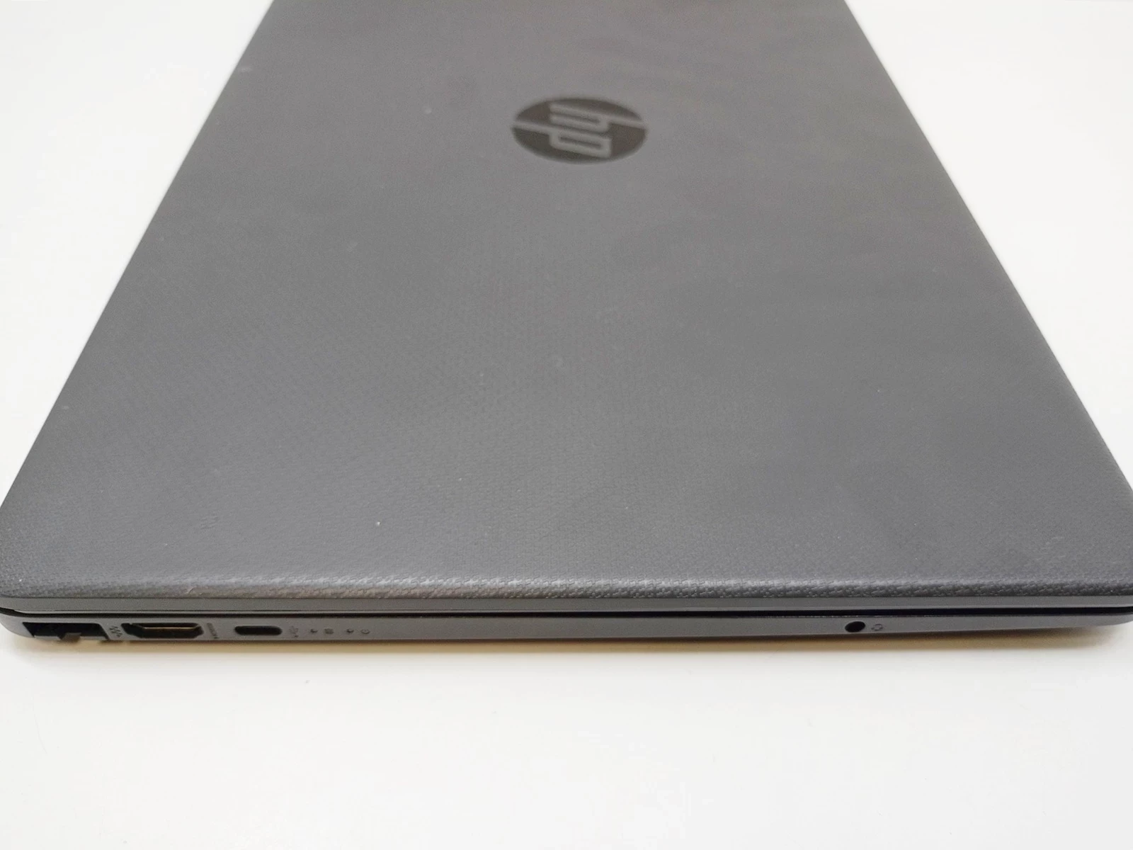 laptop-hp-255-g8-8gb-ram256gb-przekatna-ekranu-1560