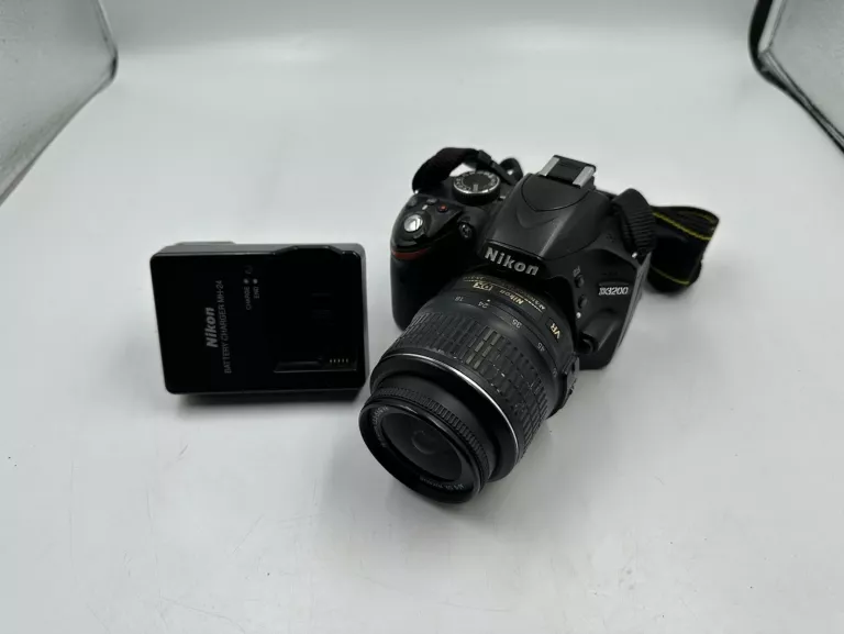 APARAT NIKON D3200 + OBIEKTYW 18-55MM ŁADOWRKA KARTA 16GB
