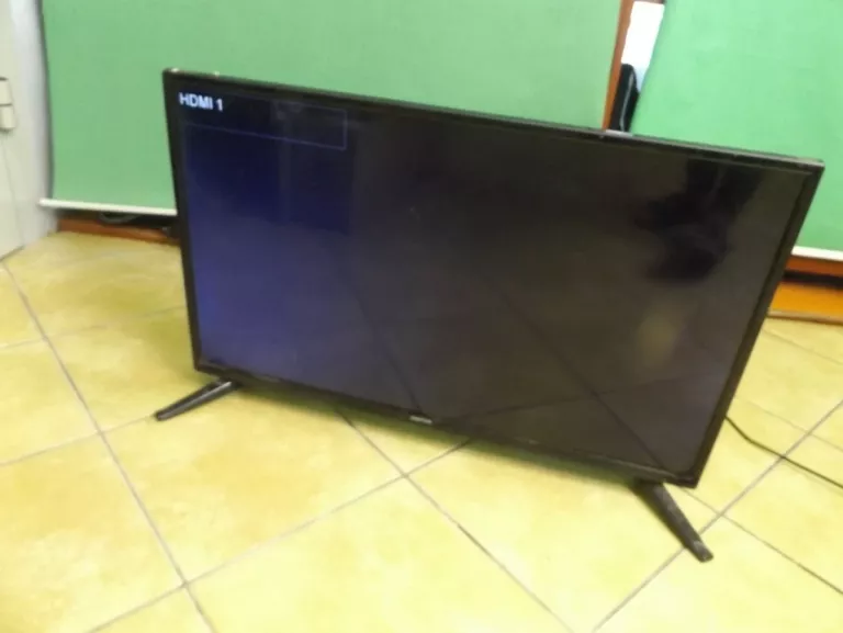 TELEWIZOR MANTA LED320M9 Z DVBT2 Z PILOTEM