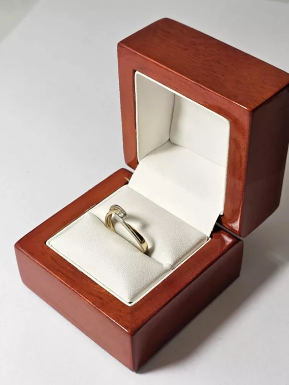 PIĘKNY PIERŚCIONEK Z DIAMENTEM 2,28G 585