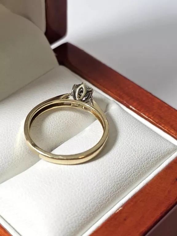 PRZEŚLICZNY ZŁOTY PIERŚCIONEK Z DIAMENTEM 14K 1,81 G