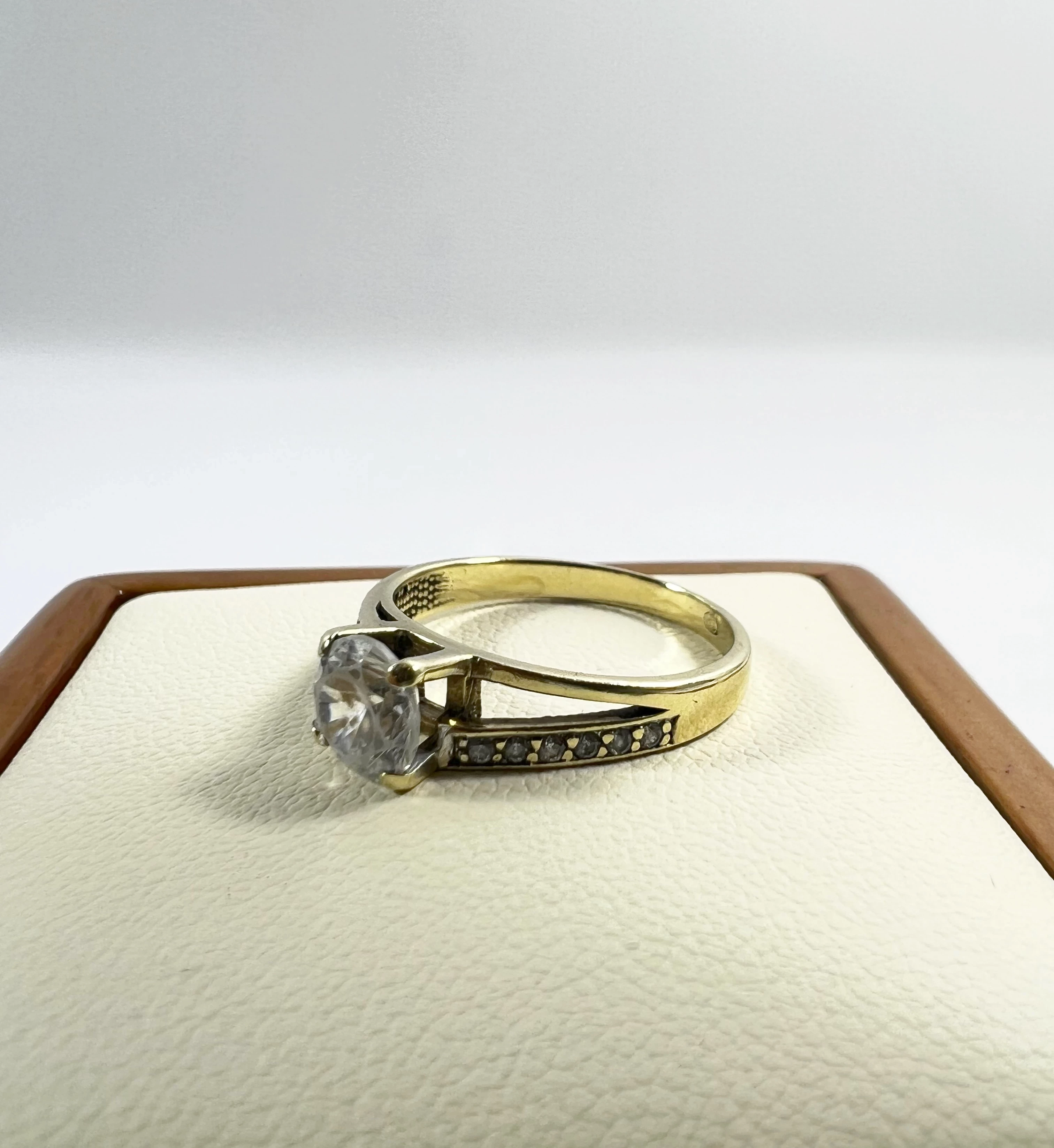 zloty-pierscionek-333-19g-11r-waga-190