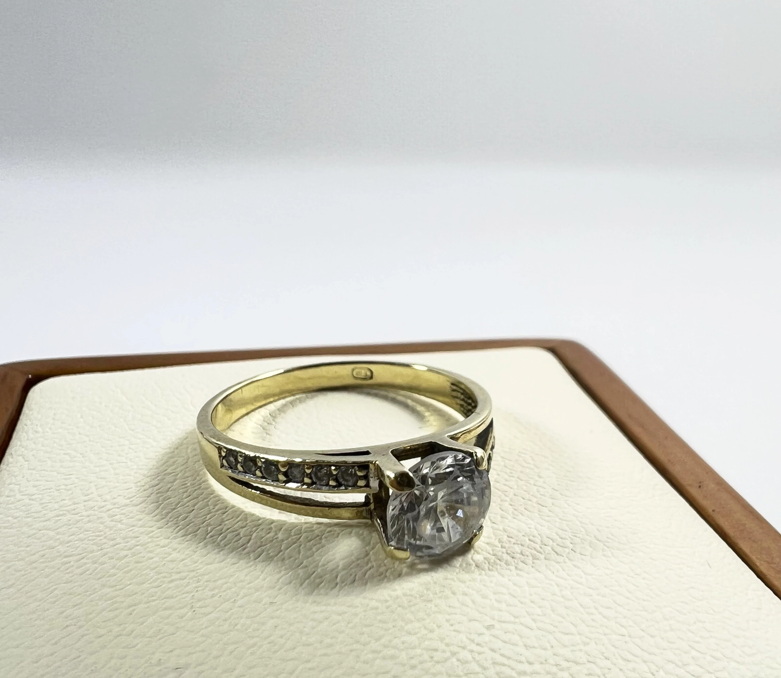 zloty-pierscionek-333-19g-11r-kamien-17088-4194304