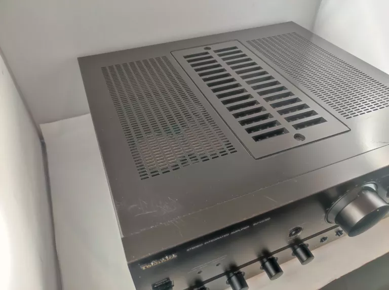 WZMACNIACZ TECHNICS SU-VX 700