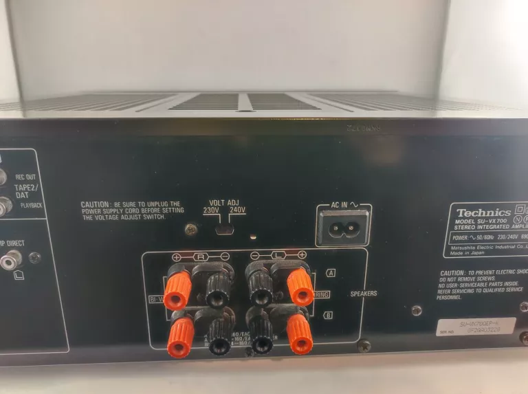WZMACNIACZ TECHNICS SU-VX 700