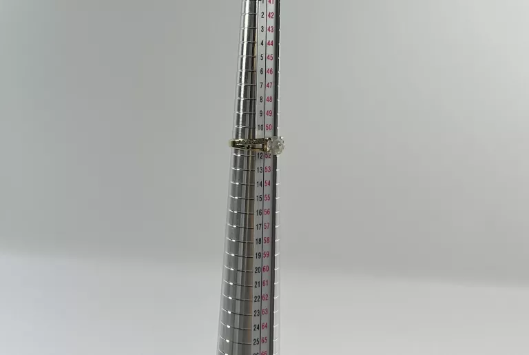 ZŁOTY PIERŚCIONEK 333 1,9G 11R