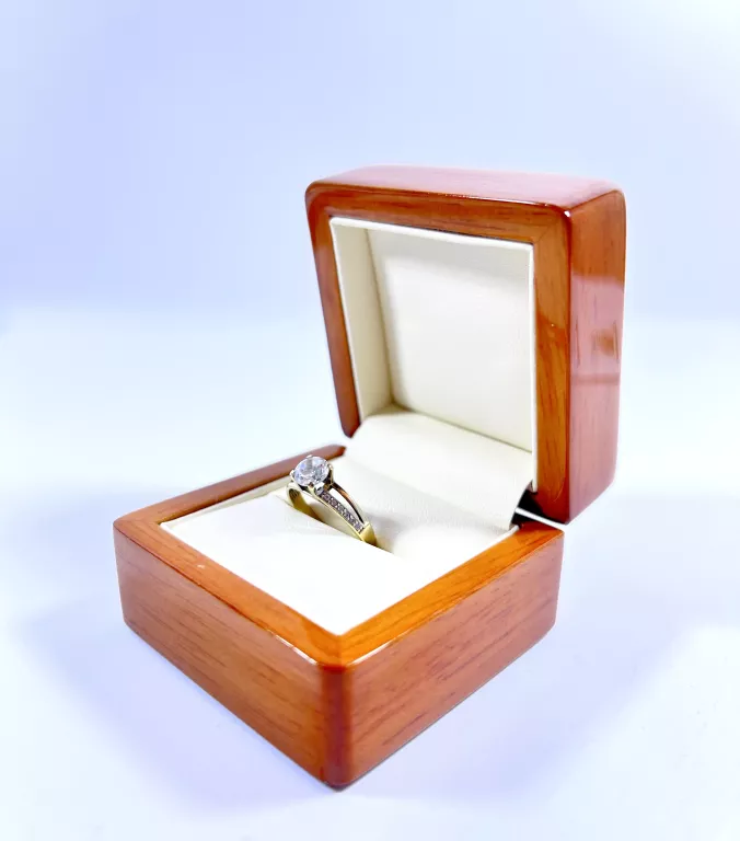 ZŁOTY PIERŚCIONEK 333 1,9G 11R