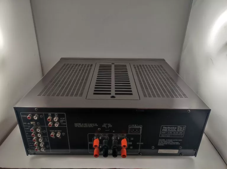 WZMACNIACZ TECHNICS SU-VX 700
