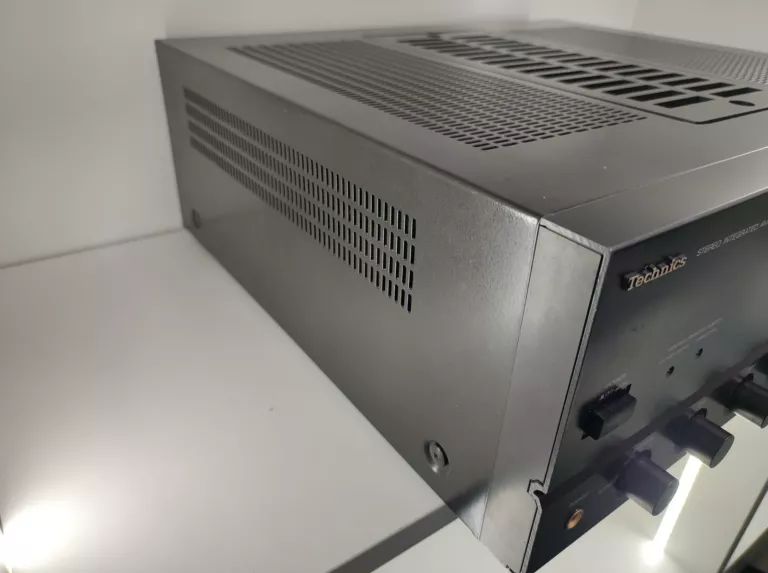 WZMACNIACZ TECHNICS SU-VX 700