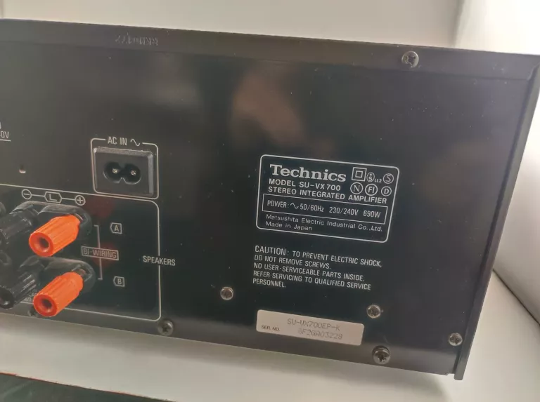 WZMACNIACZ TECHNICS SU-VX 700