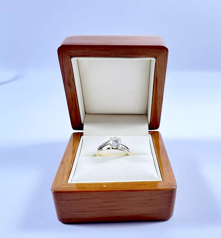 ZŁOTY PIERŚCIONEK 333 1,9G 11R