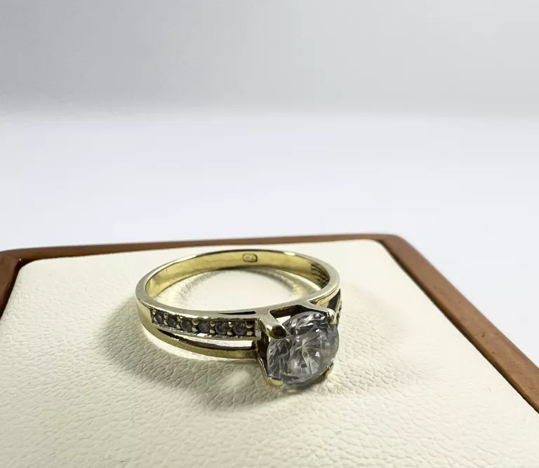 zloty-pierscionek-333-19g-11r-kamien-17088-4194304