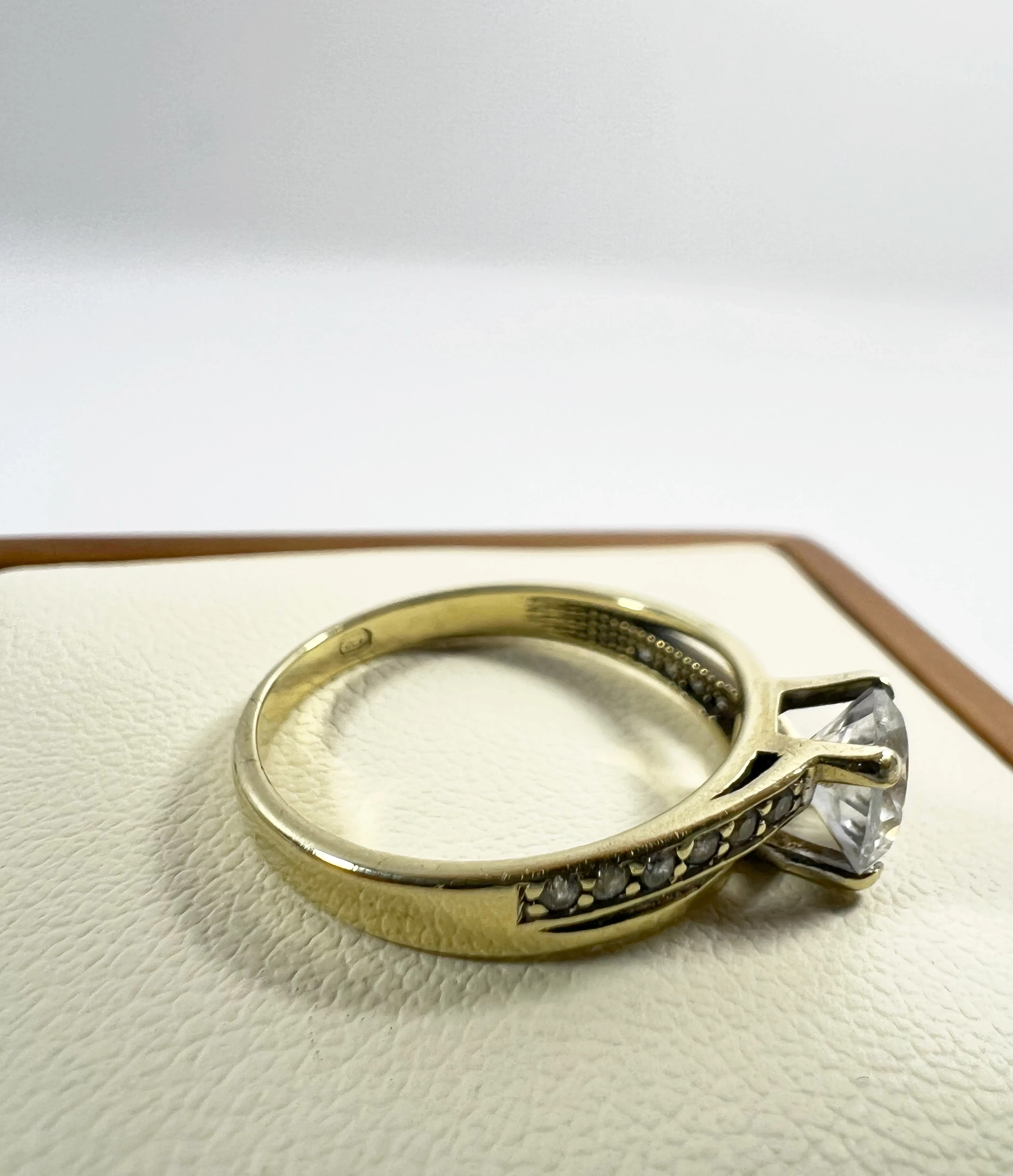 zloty-pierscionek-333-19g-11r-rozmiarsrednica-wew-mm-372-11