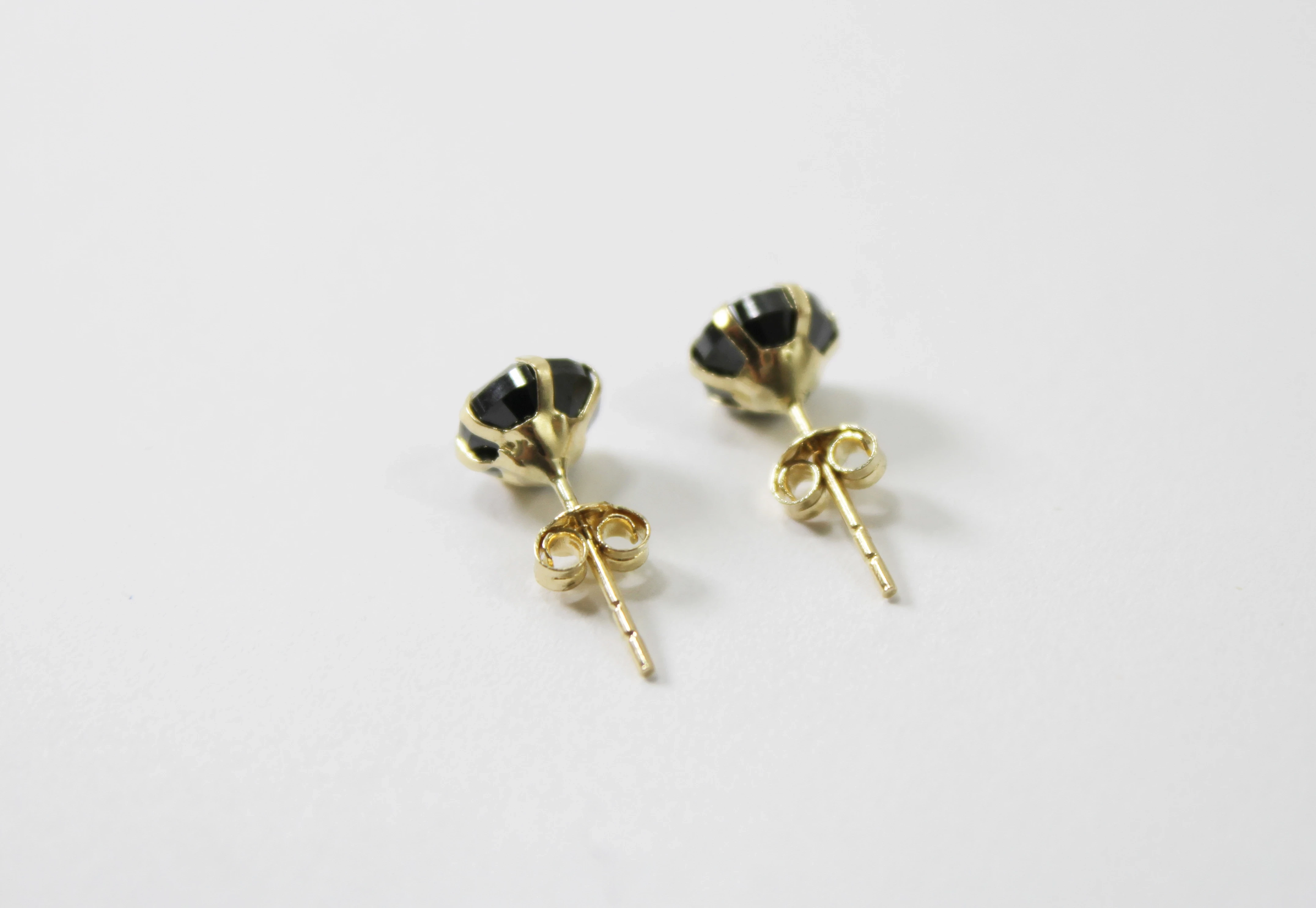 zlote-kolczyki-z-czarnym-kamykiem585-g124-material-15835-2