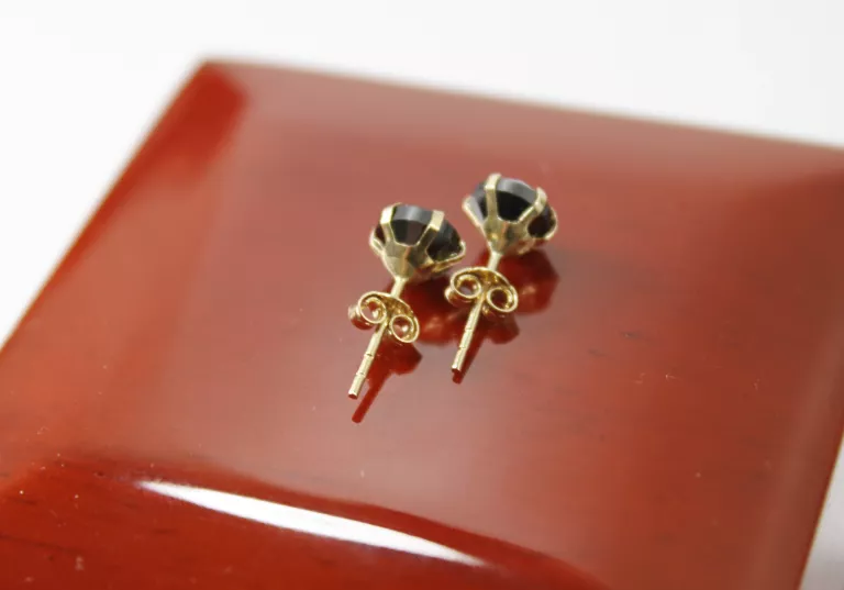 zlote-kolczyki-z-czarnym-kamykiem585-g124-kolor-dominujacy-205826-225106