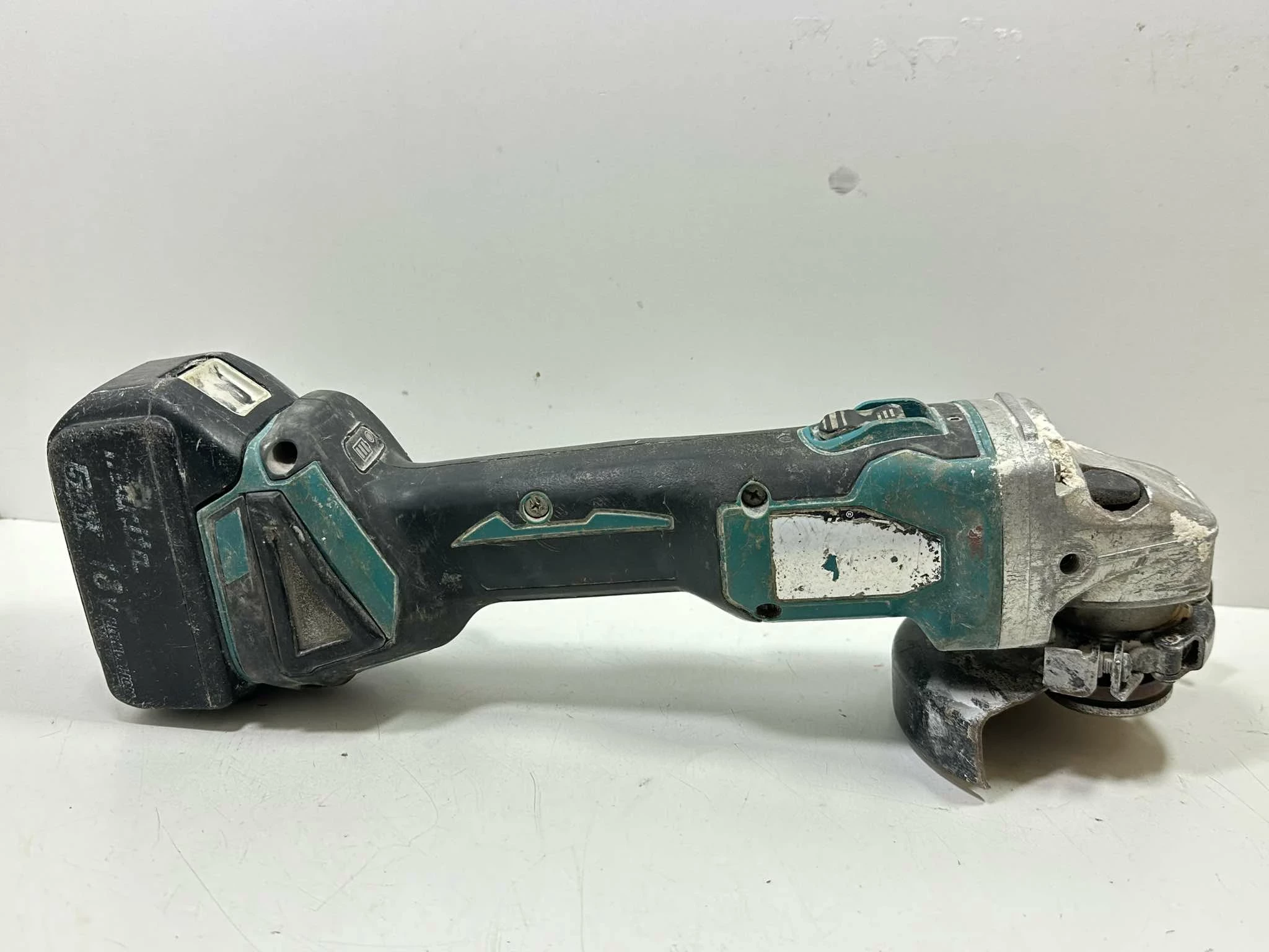 szlifierka-makita-dga506-rodzaj-zasilania-128529-1