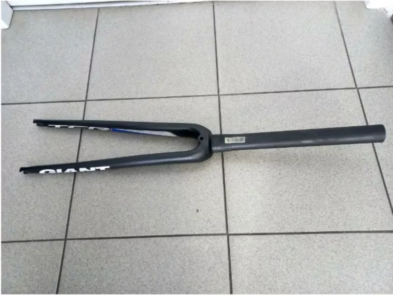 RAMA CARBON GIANT TCR ADVANCED SL 23 + WIDELEC