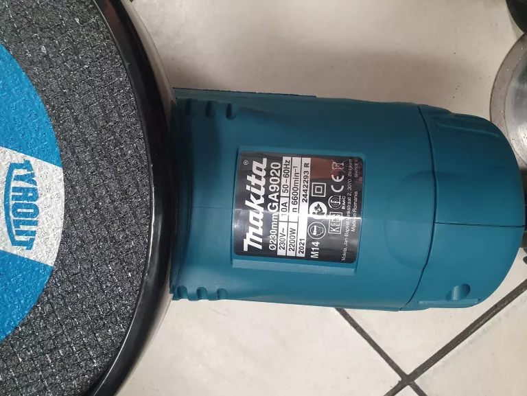 ZESTAW SZLIFIEREK KĄTOWYCH MAKITA W WALIZCE// GA9020 , 9558HNR