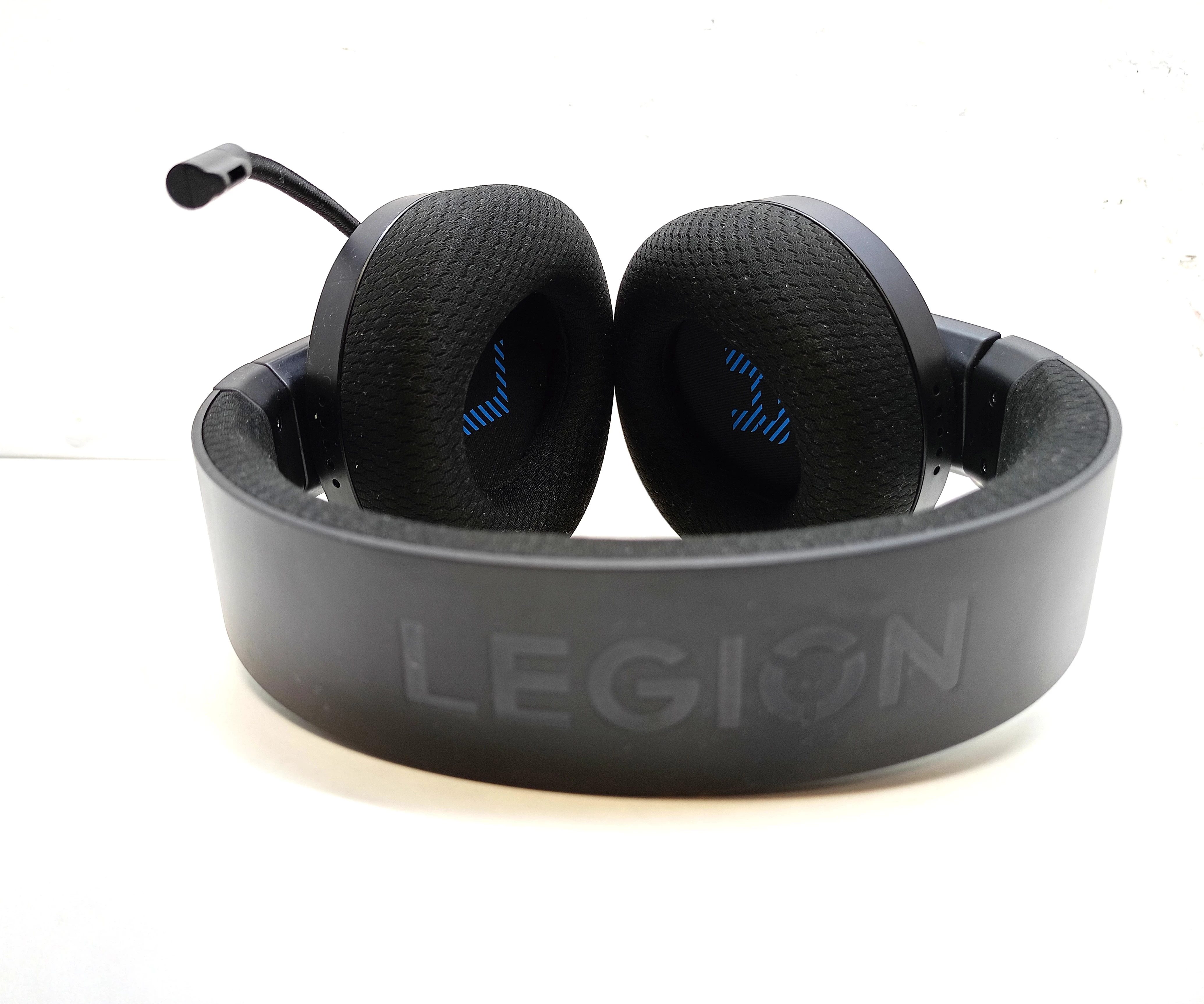 sluchawki-gamingowe-lenovo-legion-h600-czarne-stan-11323-2