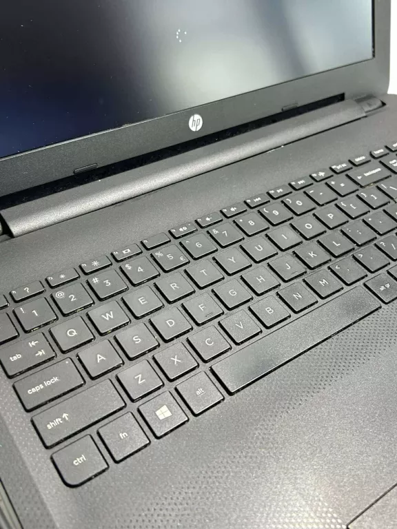 LAPTOP HP TPN-C126 / AMD A6-6310 / 8GB RAM /500GB