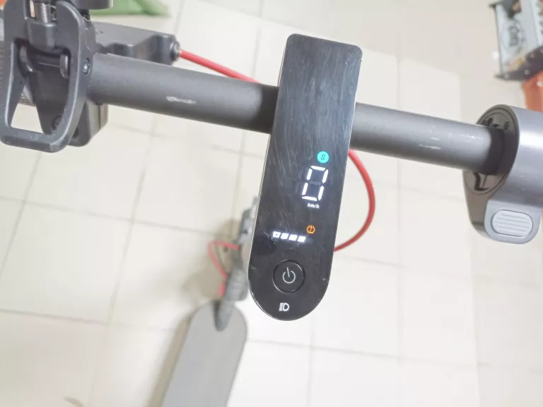 HULAJNOGA XIAOMI SCOOTER 4