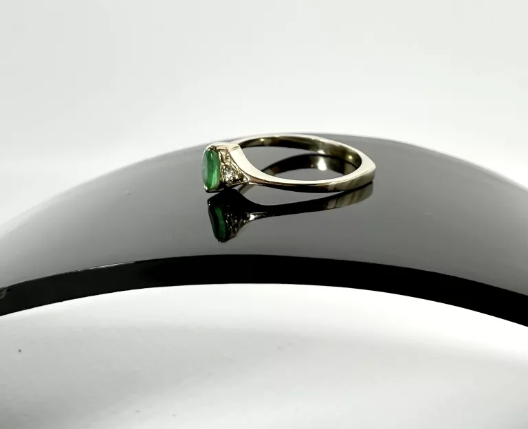 biale-zloto-pierscionek-z-szmaragdem-r9-147g-585-rozmiarsrednica-wew-mm-372-9