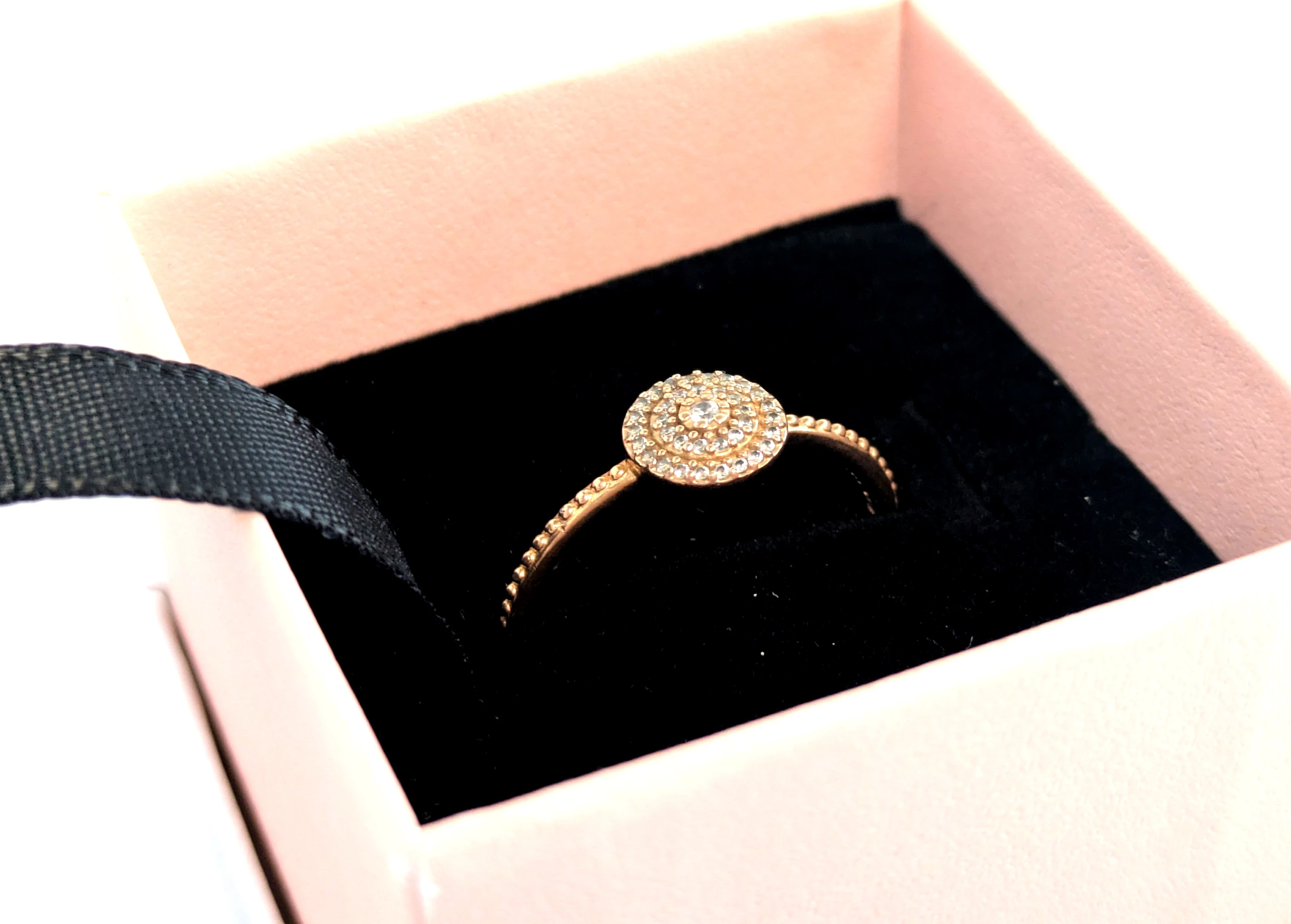 pierscionek-pandora-z-cyrkoniami-met-r56-aleja-jana-pawla-ii-9b-reda