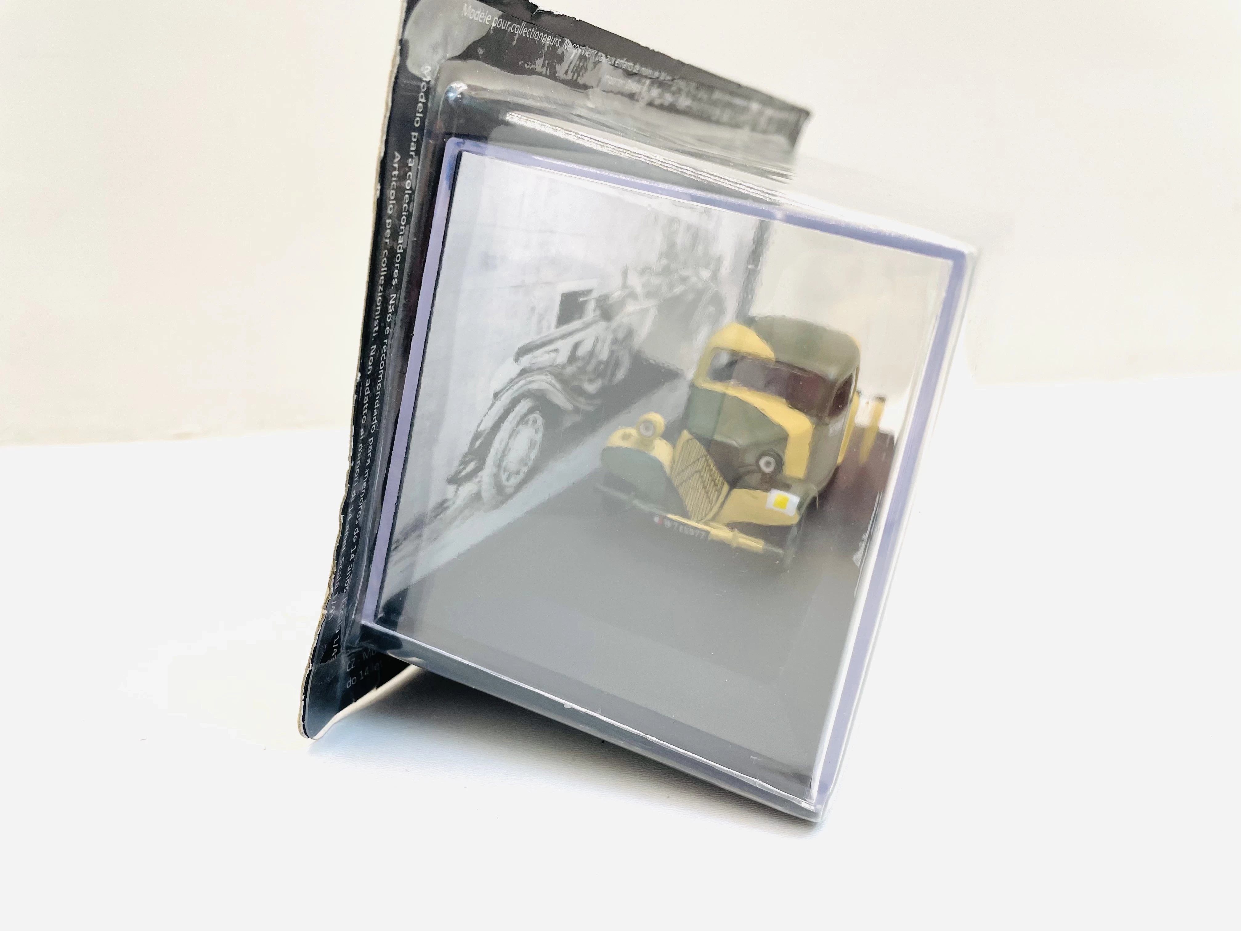 model-citroen-traction-avant-11bl-ean-gtin-5900011489588