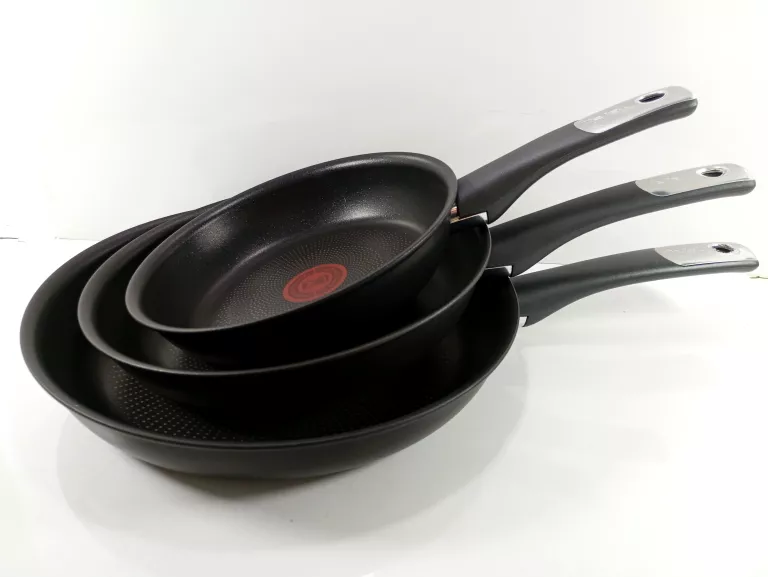 ZESTAW 3 PATELNI TEFAL UNLIMITED 20 24 28 CM ALL HOBS + INDUCTION