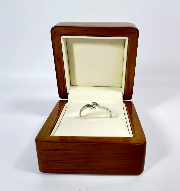 zloty-pierscionek-z-brylantem-125g-r-585-material-15835-2