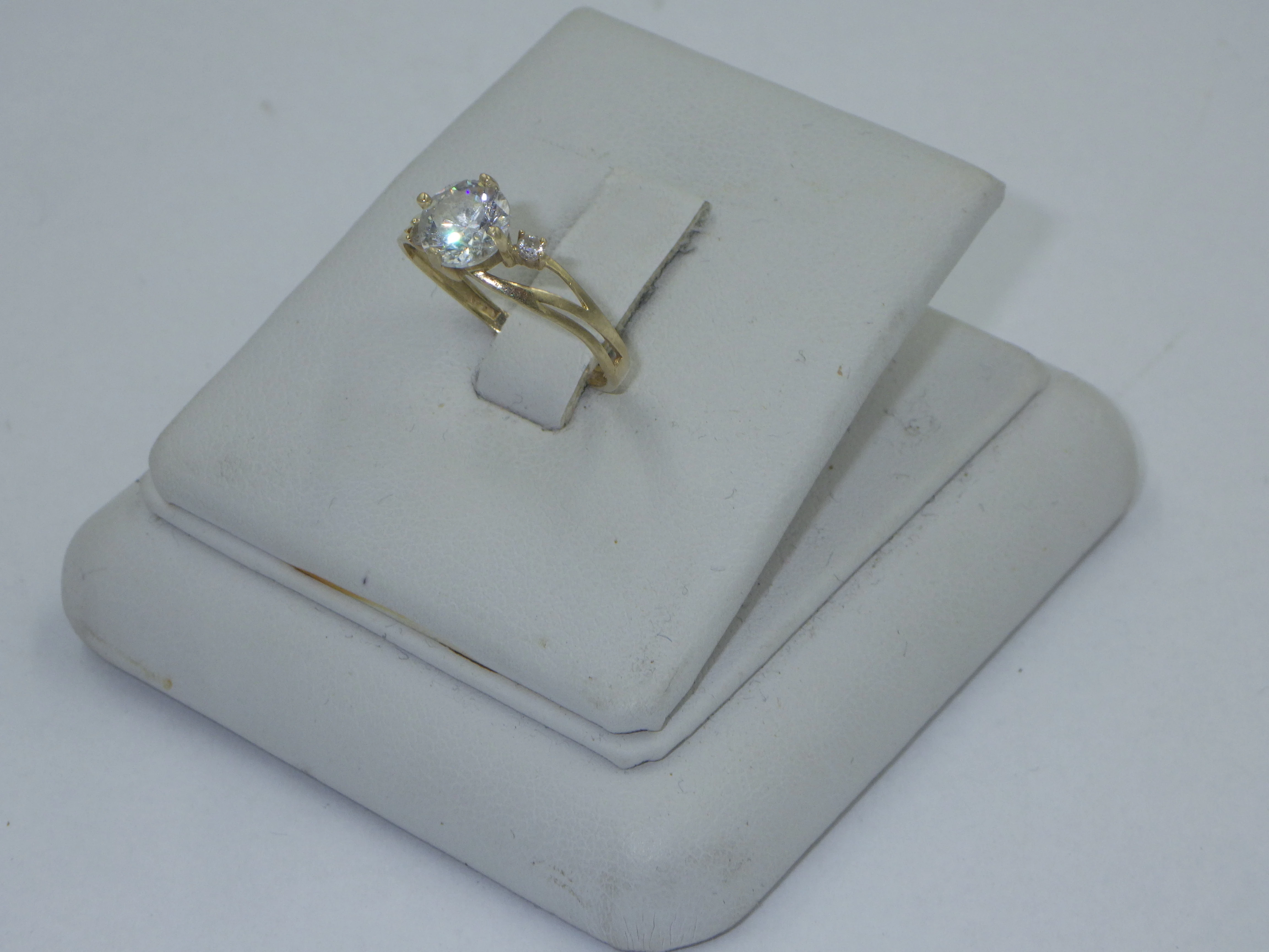 pierscionek-z-cyrkoniami-zloto-585-157g-r13-material-15835-2